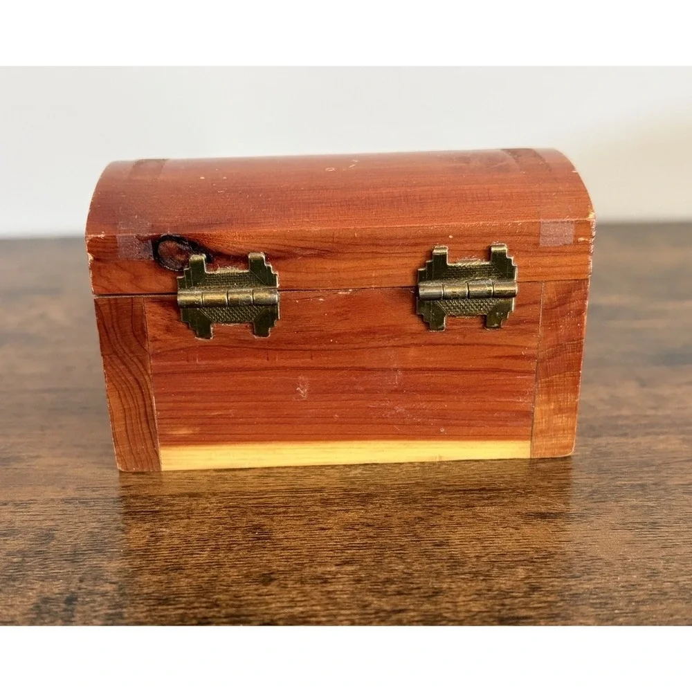 Vintage Lane Mini Cedar Chests Trinket/Jewelry Box, Without Key  Decorative